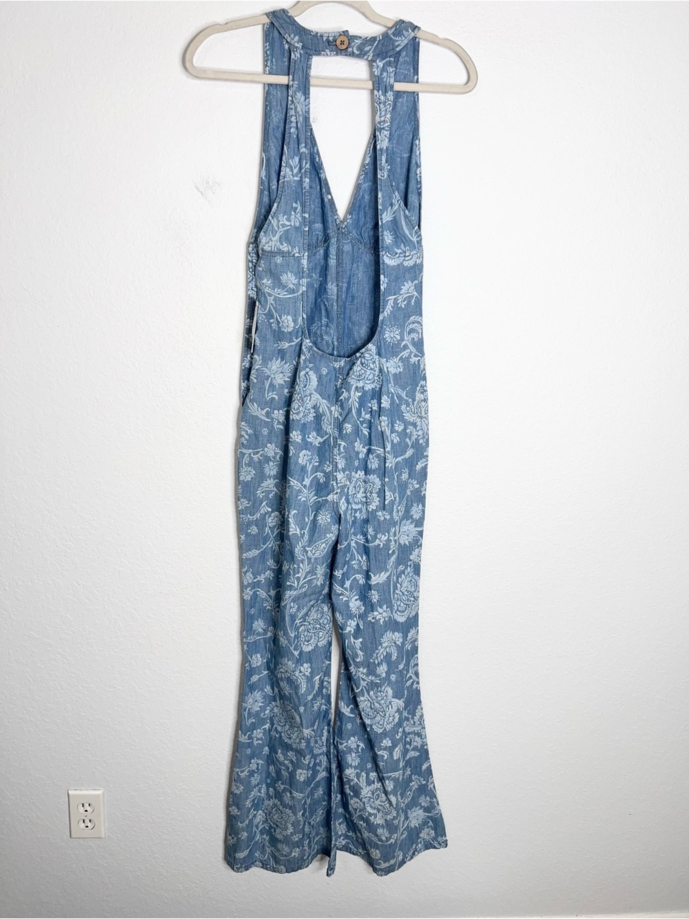Free People Dance All Night Jumpsuit Women’s Size 6 Floral Denim Flare B1 - Picture 3 of 12